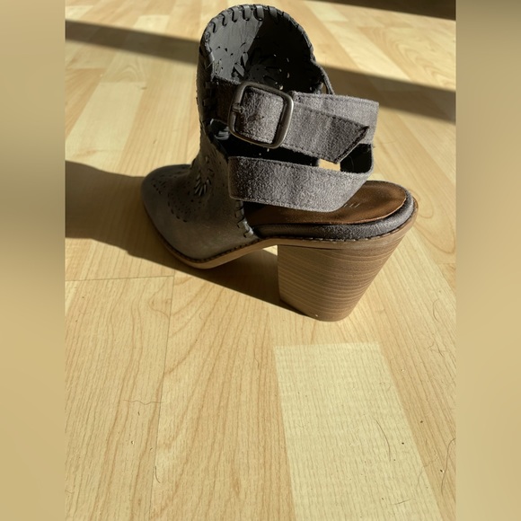 Maurice’s Embroidered Booties - Picture 2 of 4